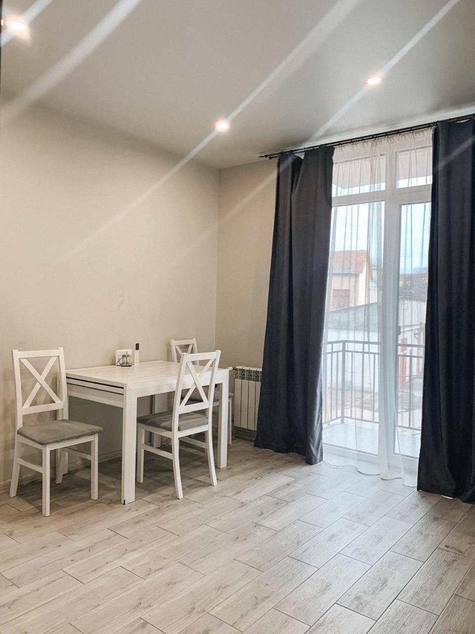 Apartments Domovik Mira 11S/5 Mukatjevo Eksteriør billede
